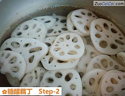 糖醋藕丁做法第二步骤