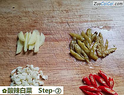 酸辣白菜做法第二步骤