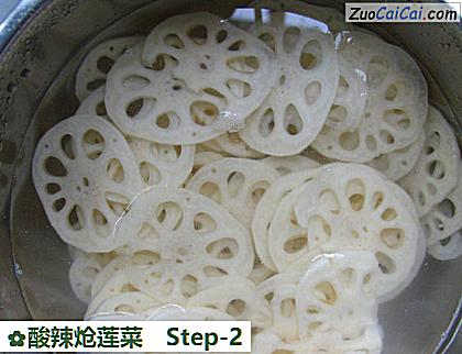 酸辣炝莲菜做法第二步骤