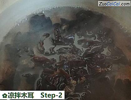 凉拌木耳做法第二步骤
