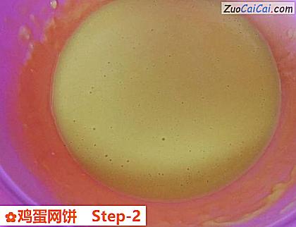 鸡蛋网饼做法第二步骤