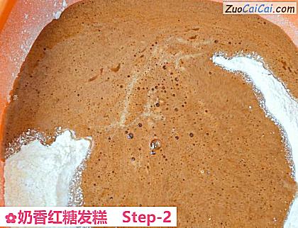 奶香红糖发糕做法第二步骤
