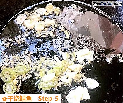 干烧鲳鱼做法第五步骤