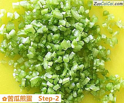 苦瓜煎蛋做法第二步骤