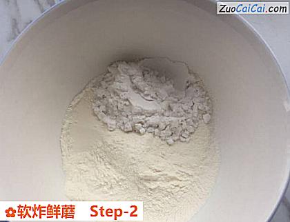 软炸鲜蘑做法第二步骤