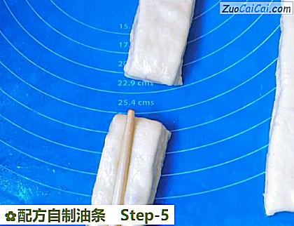 配方自制油条做法第五步骤