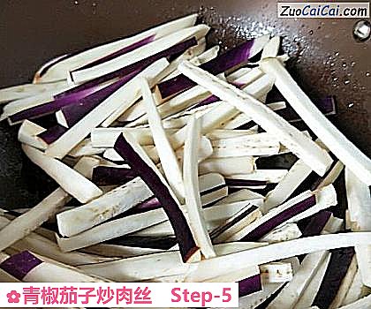 青椒茄子炒肉丝做法第五步骤