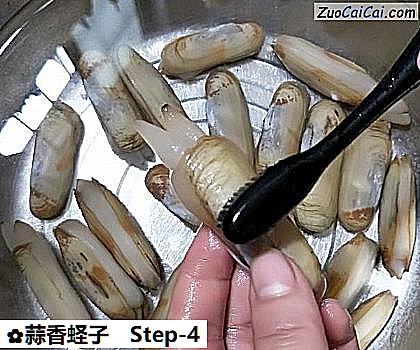 蒜香蛏子做法第四步骤