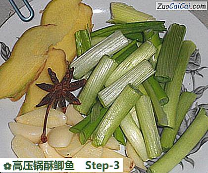 高压锅酥鲫鱼做法第三步骤