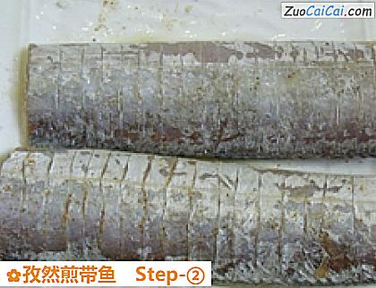 孜然煎带鱼做法第二步骤