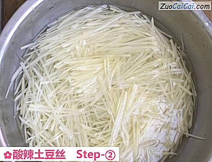 酸辣土豆丝做法第二步骤