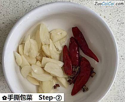 手撕包菜做法第二步骤