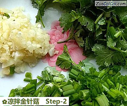 凉拌金针菇做法第二步骤