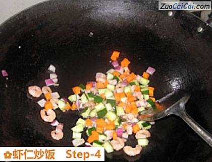 虾仁炒饭做法第四步骤