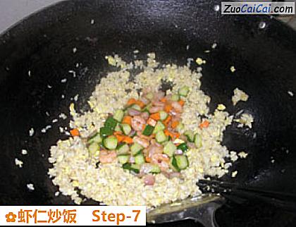 虾仁炒饭做法第七步骤