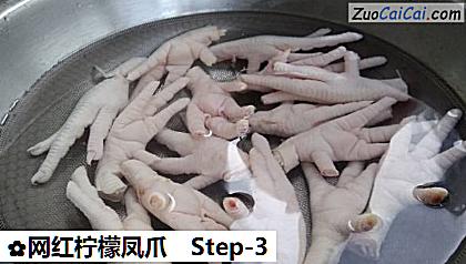 网红柠檬凤爪做法第三步骤