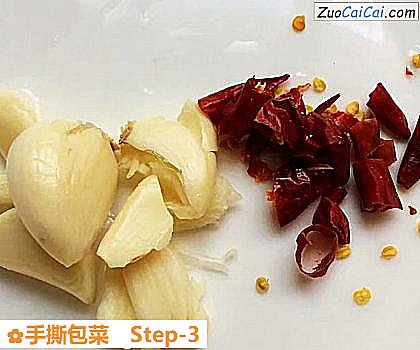 手撕包菜做法第三步骤