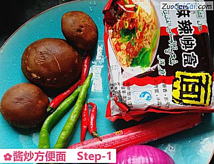酱炒方便面做法第一步骤