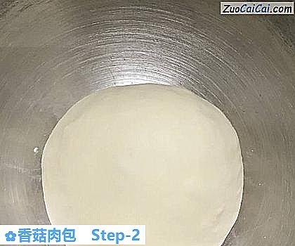 香菇肉包做法第二步骤