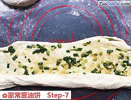 家常葱油饼做法第七步骤