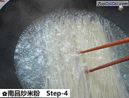 南昌炒米粉做法第四步骤