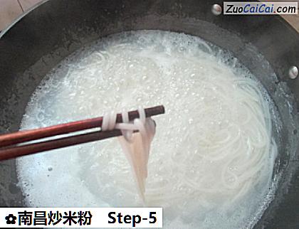 南昌炒米粉做法第五步骤