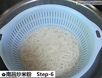 南昌炒米粉做法第六步骤