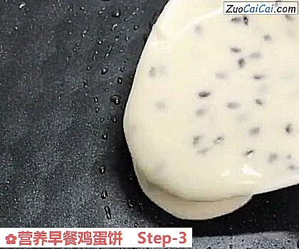 营养早餐鸡蛋饼做法第三步骤