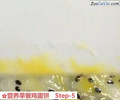 营养早餐鸡蛋饼做法第五步骤