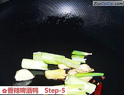 香辣啤酒鸭做法第五步骤