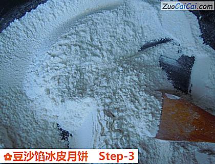 豆沙馅冰皮月饼做法第三步骤