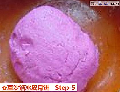 豆沙馅冰皮月饼做法第五步骤