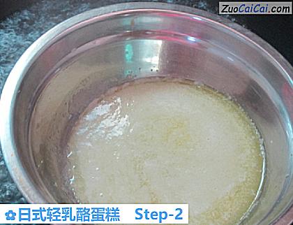 日式轻乳酪蛋糕做法第二步骤