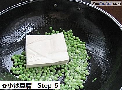 小炒豆腐做法第六步骤