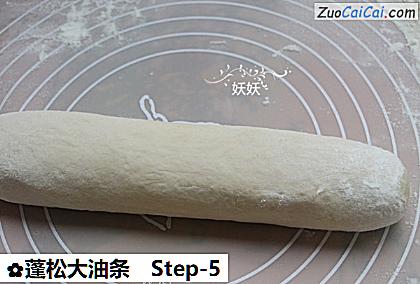 蓬松大油条做法第五步骤