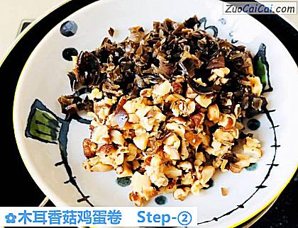 木耳香菇鸡蛋卷做法第二步骤