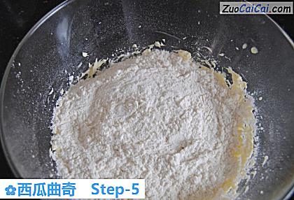 西瓜曲奇做法第五步骤
