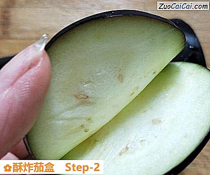 酥炸茄盒做法第二步骤