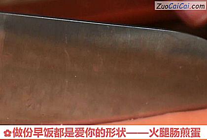 火腿肠煎蛋做法第二步骤