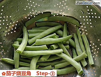 茄子烧豆角做法第三步骤