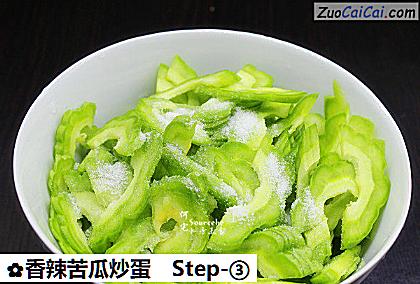 香辣苦瓜炒蛋做法第三步骤