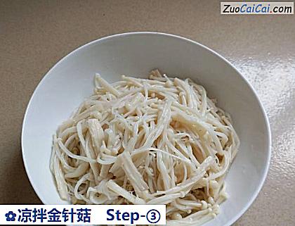 凉拌金针菇做法第三步骤