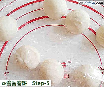 酱香春饼做法第五步骤