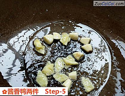 酱香鸭两件做法第五步骤