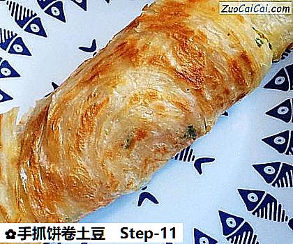 手抓饼卷土豆做法第十一步骤