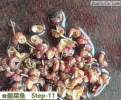 酸菜鱼做法第十一步骤