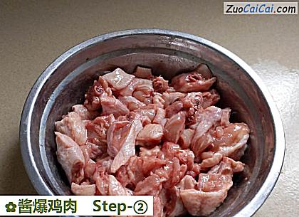 酱爆鸡肉做法第二步骤