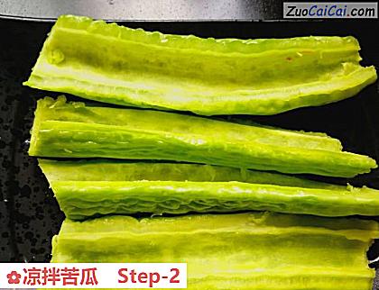 凉拌苦瓜做法第二步骤