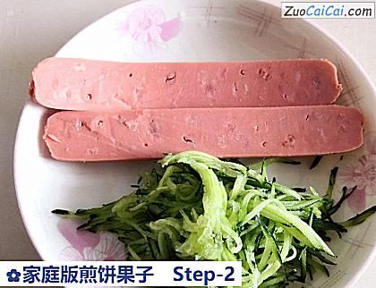 家庭版煎饼果子做法第二步骤