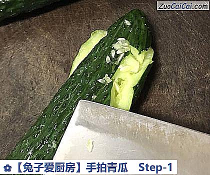 手拍青瓜做法第一步骤